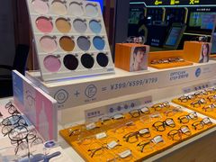 -LOOK眼镜·蔡司依视路配镜(宝山万达店)