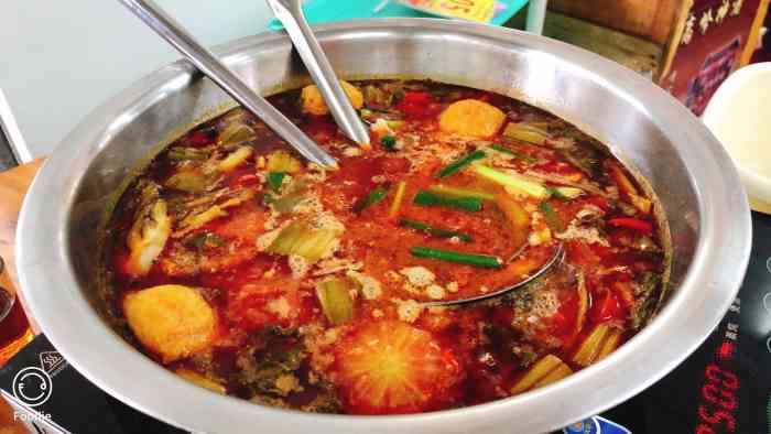 牛大王牛杂火锅店-"朋友推荐来的,这里的清锅或者酸辣锅都是1.