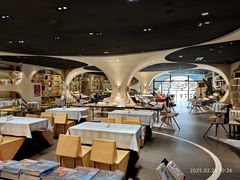 -钟书阁(珍园店)