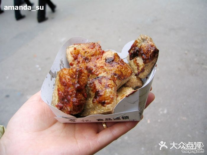 夫子庙小吃广场(东牌楼店)炸好的臭豆腐图片