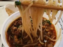 杂酱酸辣粉-荀记肉夹馍(三八家乐福店)