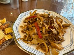 肉炒栗蘑-丽泽山庄·生态怀柔菜·虹鳟鱼(红螺寺店)