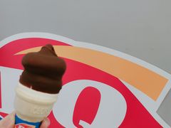 巧克力脆皮蛋筒-DQ·蛋糕·冰淇淋(浦江欢乐颂店)