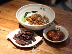 老长沙糖油粑粑-湘人龙记老长沙米粉(鸟巢店)