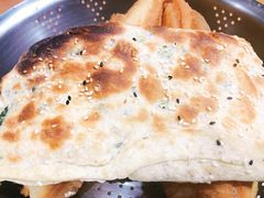 咸大饼-弄堂咪道-饭香·面香·馄饨香(兴梅店)