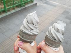 麻麻黑圆筒冰淇淋-麦当劳(双榆树店)