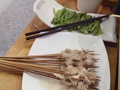 -明何记涮牛肚(品牌首店隋唐植物园南门古城路店)