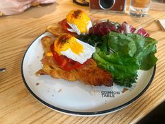 班尼迪克蛋-Common Table · Brunch & Coffee