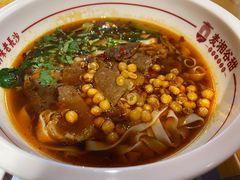 招牌红烧牛肉米粉-呷佬·长沙手工米粉(金沙江路店)