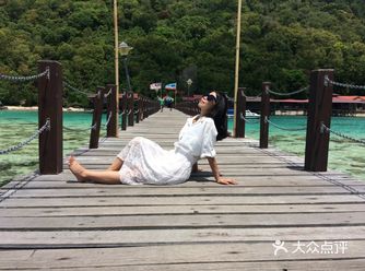 一定要提前预定。【注意事项】一是提前预订机票
