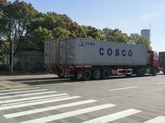 -临港服务区·停车场