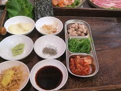 -围炉肉舍•炭烤活鳗•丹东海鲜烤肉(步行街店)