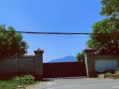 苹果主题公园大铁门-十三陵水库
