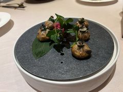 鱼子酱菌香布袋-三利音·东方司宴(外滩店)