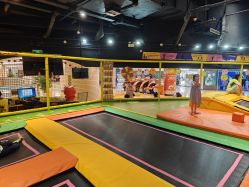 -蹦蹦跳跳(新奥购物中心店)