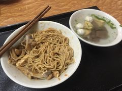 -松树干拌面店