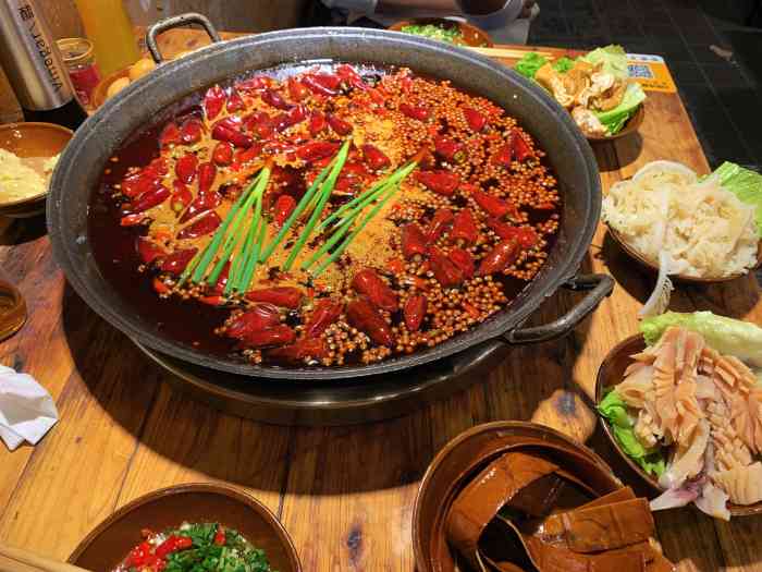 罗二火锅-"想吃个正宗好吃的成都火锅,纠结了很久,选.