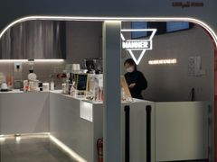 门面-Manner Coffee(宜山路地铁站店)