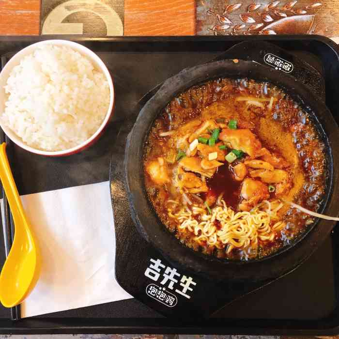 吉先生泡泡鸡(川大店)-"室友带我来吃的学校外面的泡泡鸡,点的泰式.
