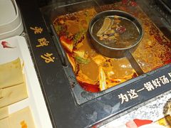 -老牌坊云南鱼豆花火锅(哈西万达店)