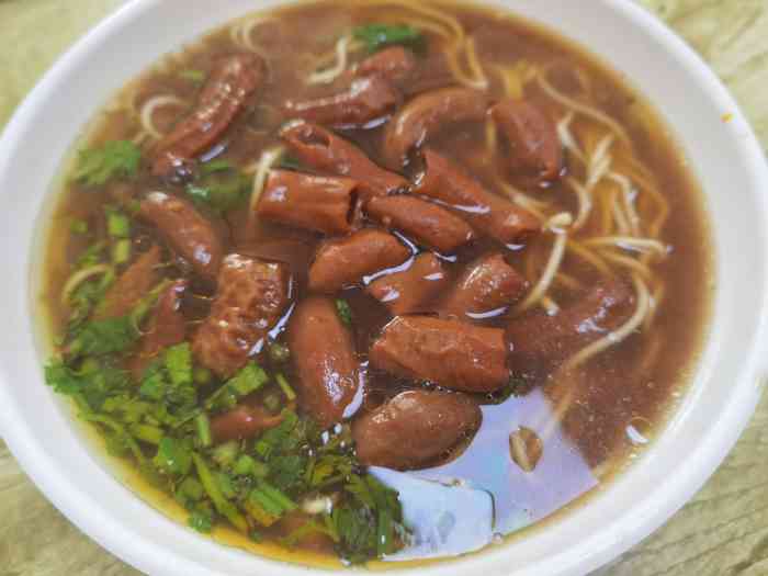 打分 量超级多的,非常好吃,推荐小肠面和牛肉面,汤卤非常够味,价格也