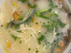 -老国贸云南传统过桥米线(滇池店)