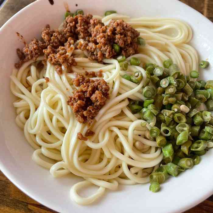 老成都三样面(过街楼街店)-"蒸蛋嫩滑,肉末精瘦脆香,素椒杂酱很容易挂