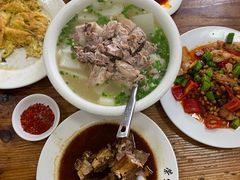 萝卜炖肘子-荣生萝卜汤饭店