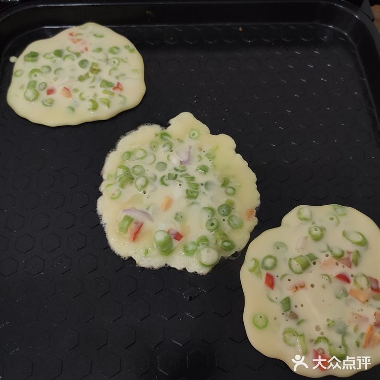 自己动手丰衣足食。 豇豆饼，加了鲜牛奶，豇豆粒