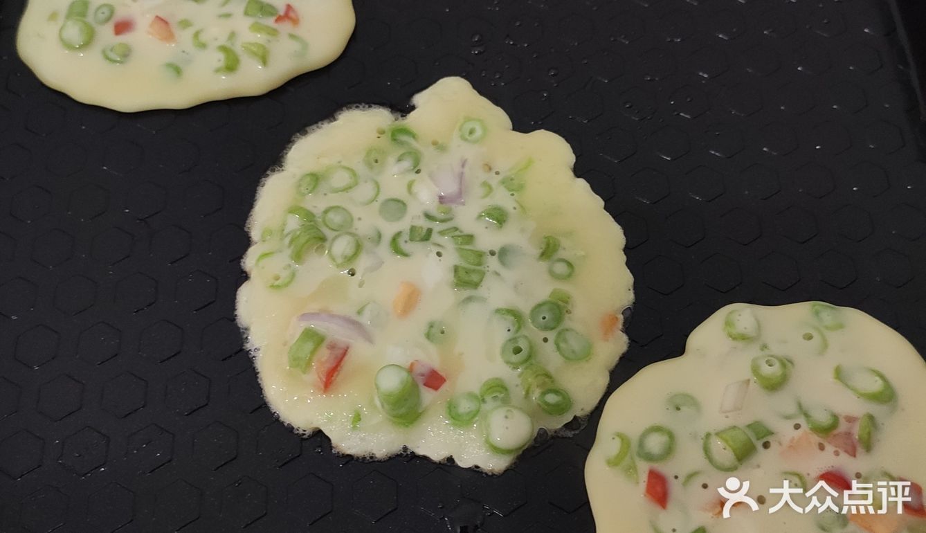 自己动手丰衣足食。 豇豆饼，加了鲜牛奶，豇豆粒
