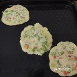 自己动手丰衣足食。 豇豆饼，加了鲜牛奶，豇豆粒