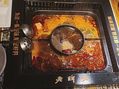 -老牌坊云南鱼豆花火锅(哈西万达店)