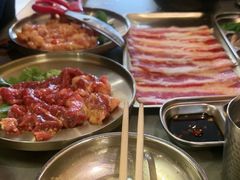 -围炉肉舍•炭烤活鳗•丹东海鲜烤肉(步行街店)