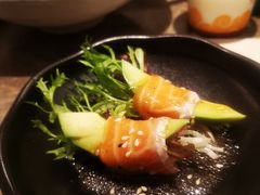 三文鱼牛油果沙律卷-大渔铁板烧(花园道店)