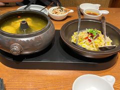 -云海肴·汽锅鸡·云南菜(天山百盛优客店)