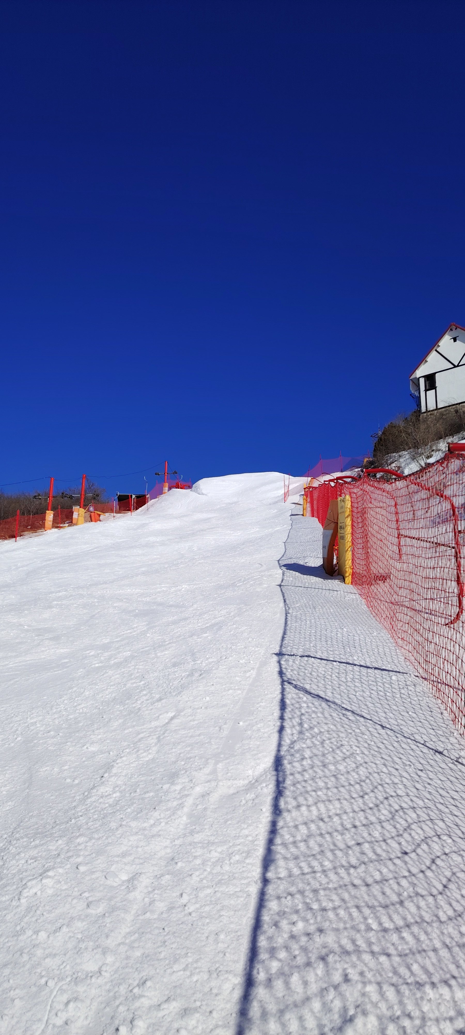 齐岳山滑雪场图片