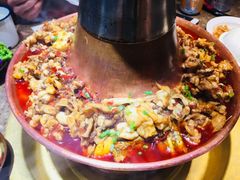 -沪小二炭火蛙锅(淮海中路美食不夜城店)