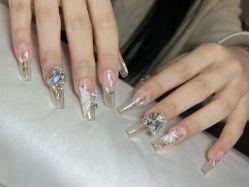 -安吉拉·纤纤玉指美甲美睫创意中心