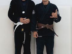 -菠萝格斗巴西柔术训练馆