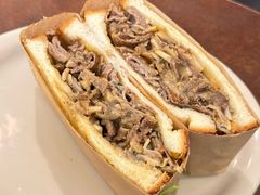 芝士蘑菇烤牛肉三明治-Al Salam莫的三明治