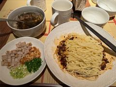 -荣家黄鱼面(前滩太古里店)