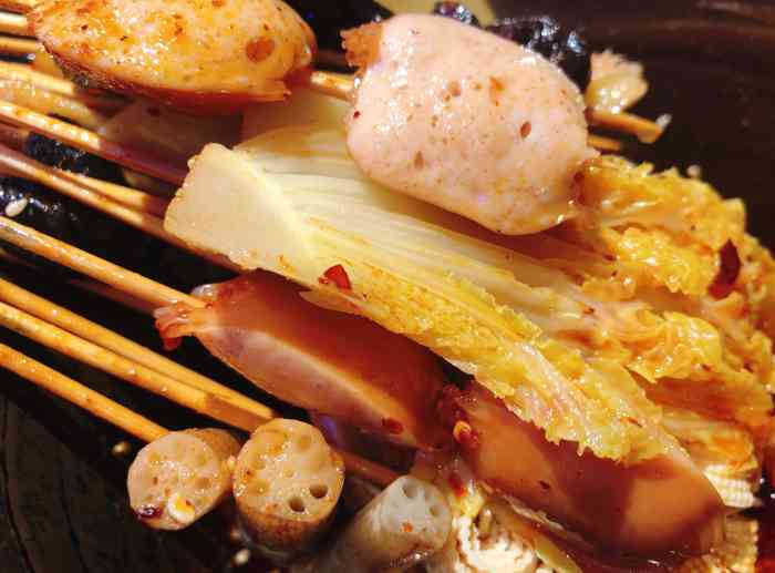 幺麻子藤椒钵钵鸡(南山店)-"装修很特色的串串店,也在学而思桃园楼下