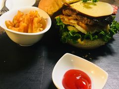 -HIGH FIVE哈福手工汉堡(桂林路店)