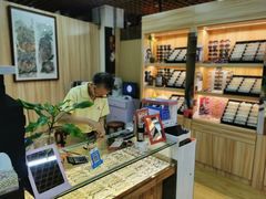 -三叶眼镜城批发市场(上海火车站店)