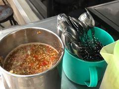 餐具摆设-Kha Mu Charoensang(Silom)