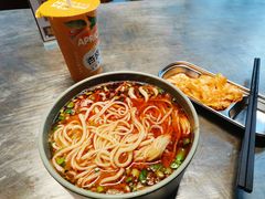 -臻老板牛肉面(光华路SOHO店)