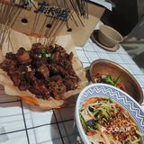 没想到是烧烤店啊氛围拉满！