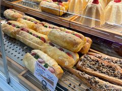 草莓尖尖包-红星前进面包牛奶公司(君太店)