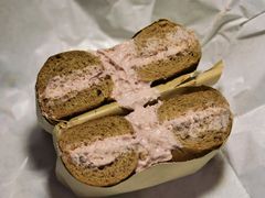 樱桃草莓芝士贝果-Catch Bagel(芳草地店)