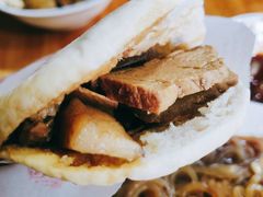 锅魁夹卤肉-洞子口张老二凉粉(文殊院店)